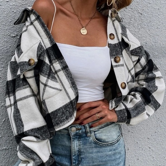 Black and White Plaid Button Down Overcoat in L - Picture 3 of 5